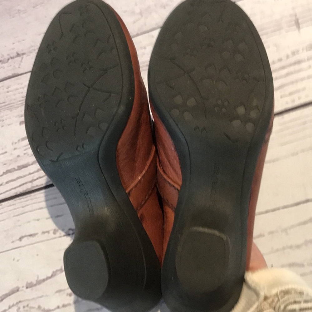 Naturalizer Clogs - image 5